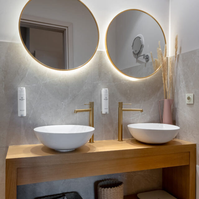 Num Lofts Athens - Standard Twin / Double